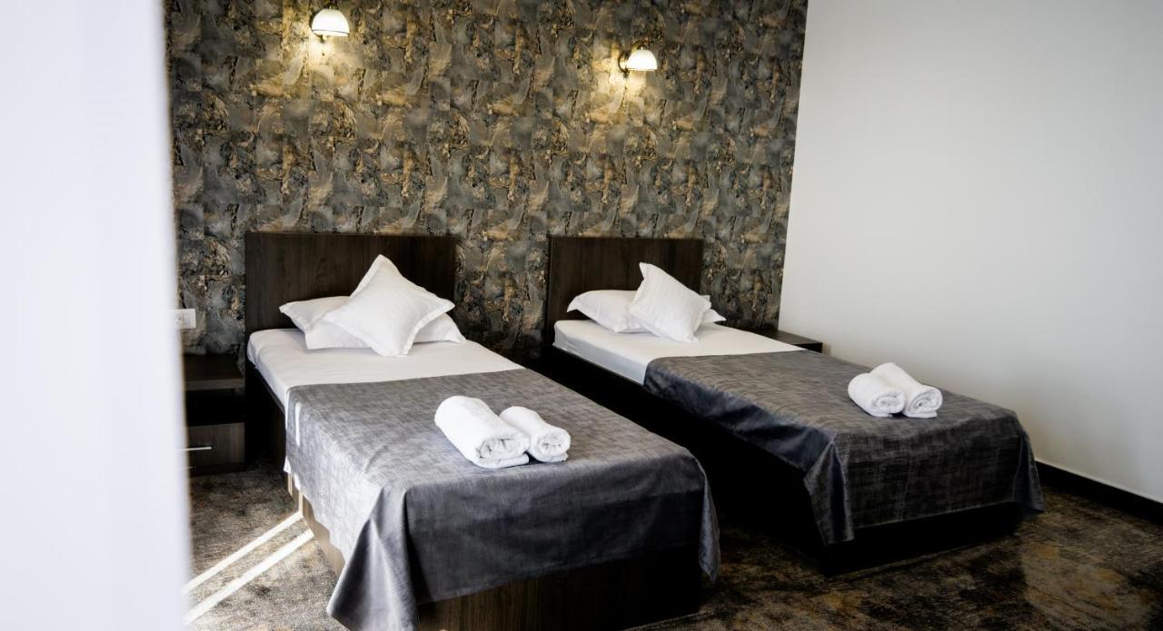 Motel Infinit Târgu Jiu Esterno foto