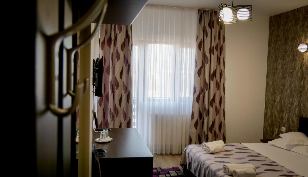 Motel Infinit Târgu Jiu Esterno foto