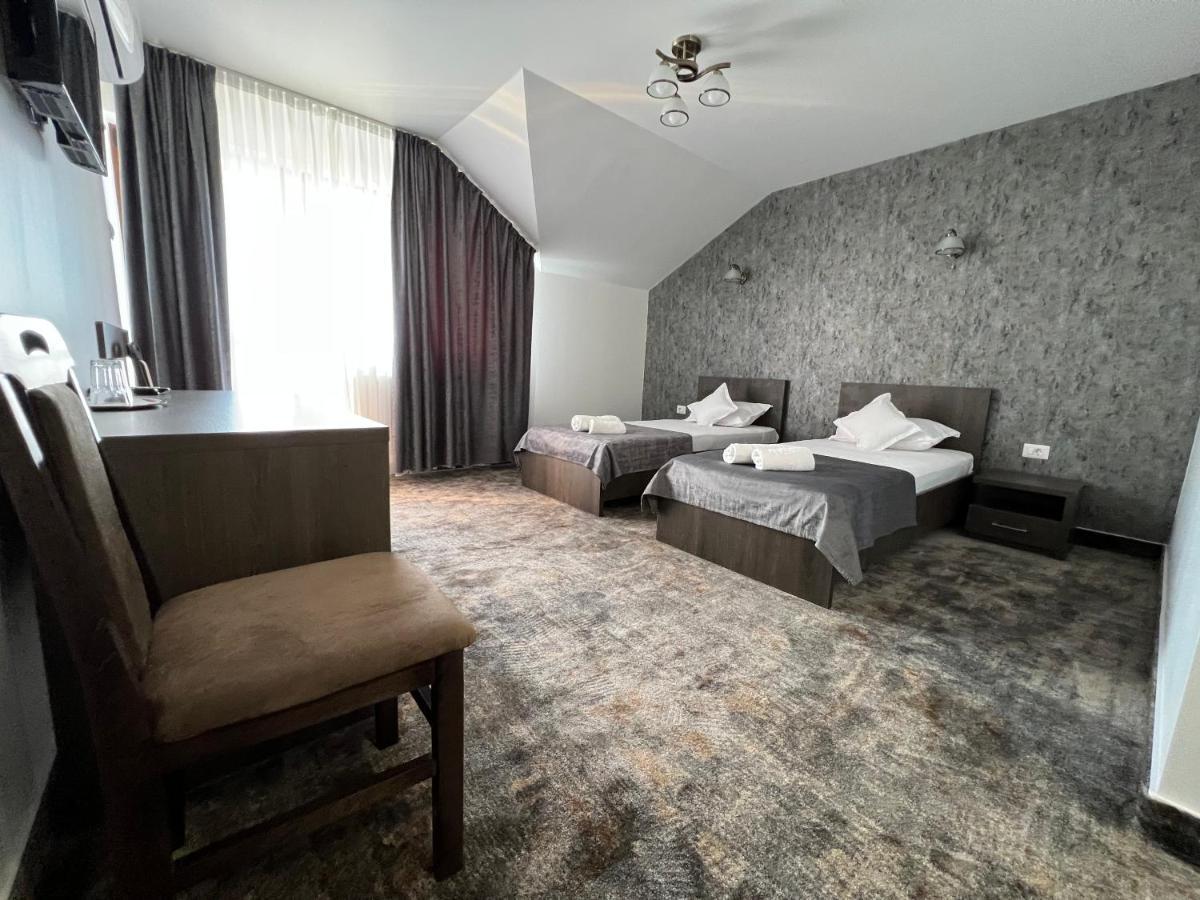Motel Infinit Târgu Jiu Esterno foto