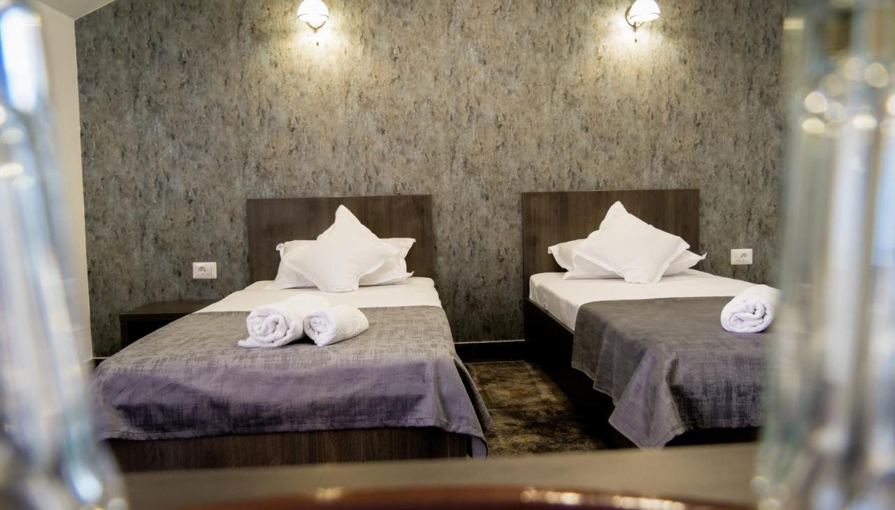 Motel Infinit Târgu Jiu Esterno foto