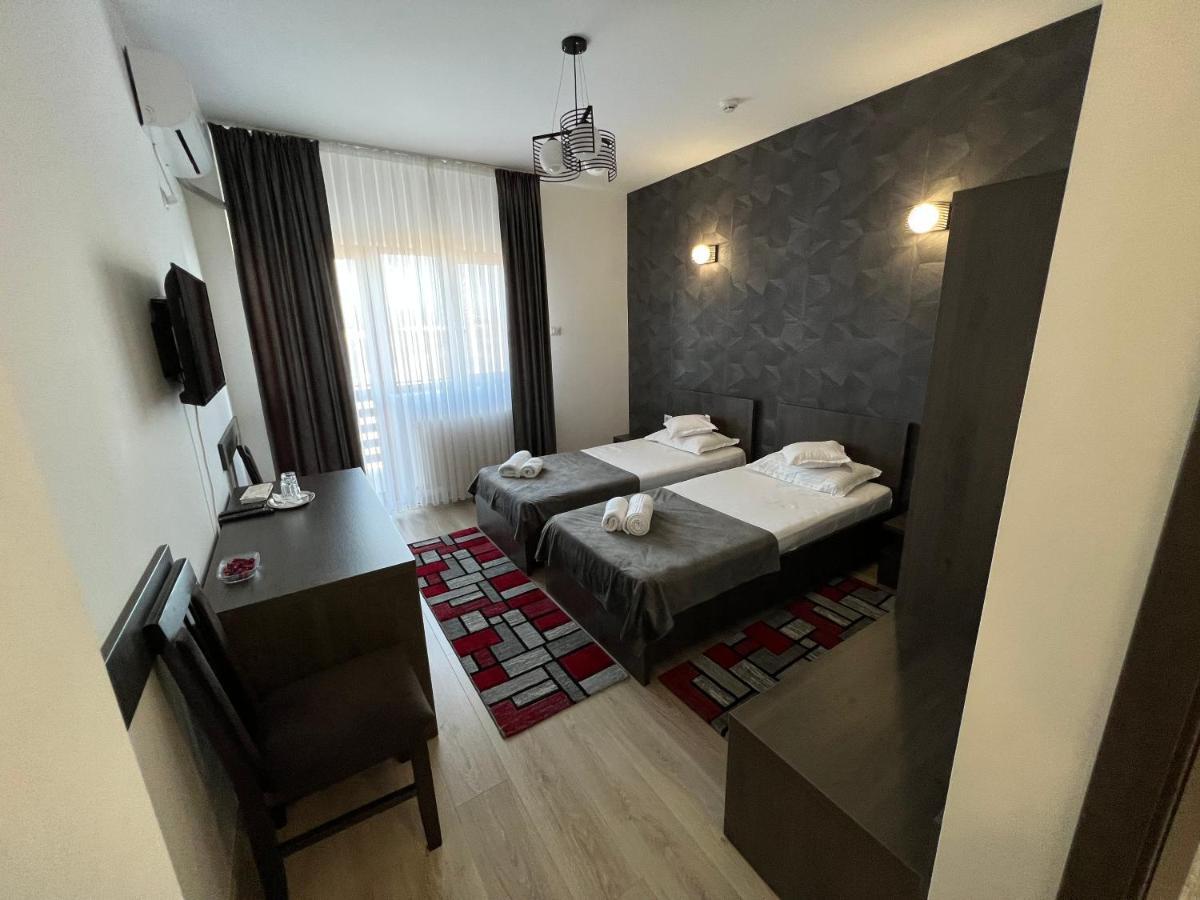 Motel Infinit Târgu Jiu Esterno foto