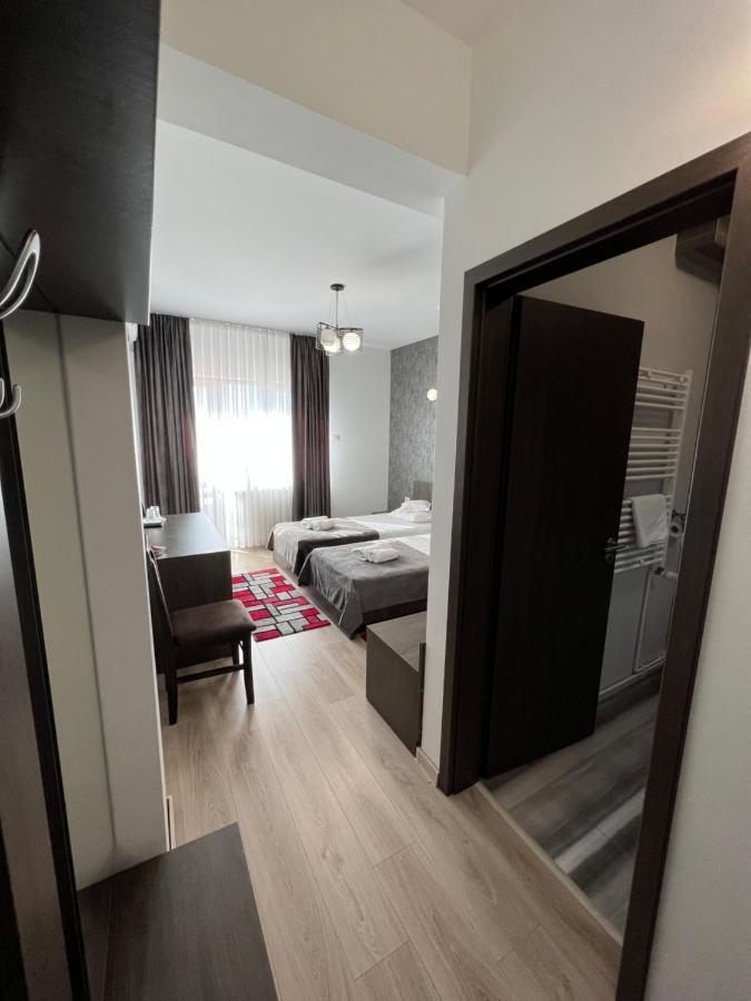 Motel Infinit Târgu Jiu Esterno foto