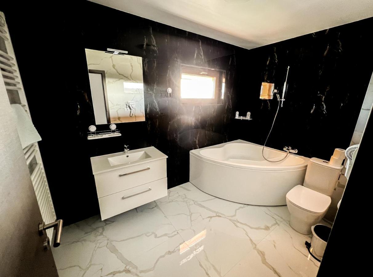Motel Infinit Târgu Jiu Esterno foto