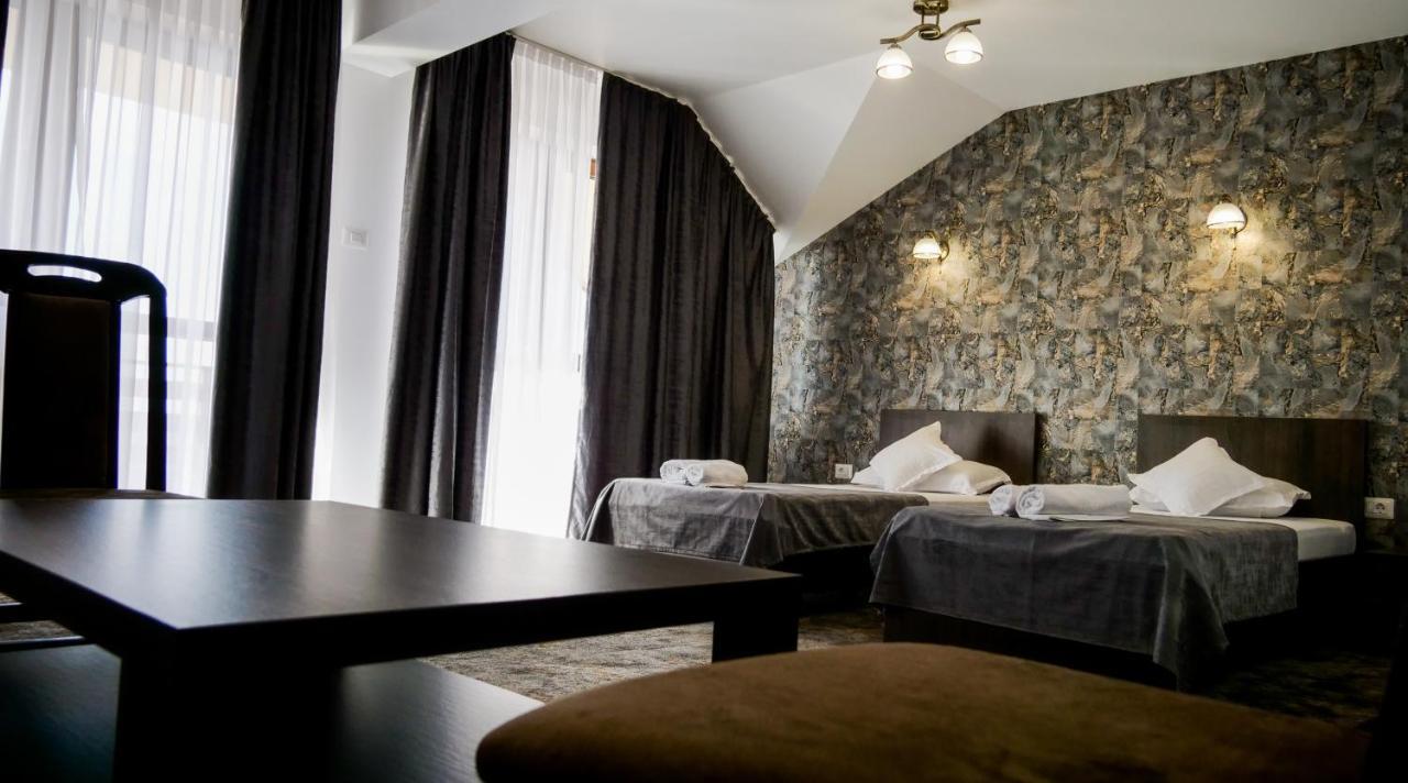 Motel Infinit Târgu Jiu Esterno foto
