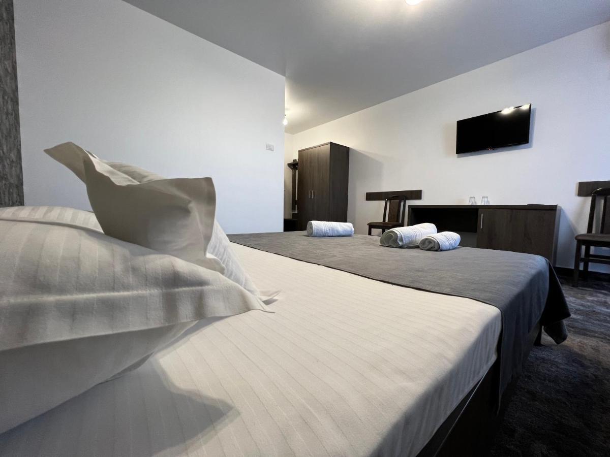 Motel Infinit Târgu Jiu Esterno foto